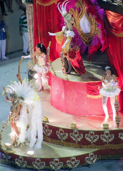 Río de Janeiro, Brasil - 23 de febrero: increíble extravagancia durante el Carnaval anual en Río de Janeiro el 23 de febrero de 2009 —  Fotos de Stock