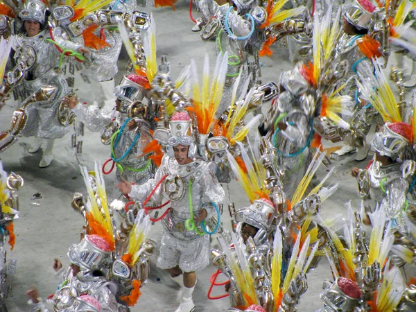 Рио-де-Жанейро, Бразилия - 23 февраля: удивительная экстравагантность во время ежегодного карнавала в Рио-де-Жанейро 23 февраля 2009 года — стоковое фото