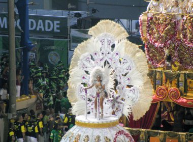 Rio de Janeiro, Brezilya - Şubat 23: Şubat 23, 2009 tarihinde Rio de Janeiro'da karnaval yıllık sırasında inanılmaz extravaganza