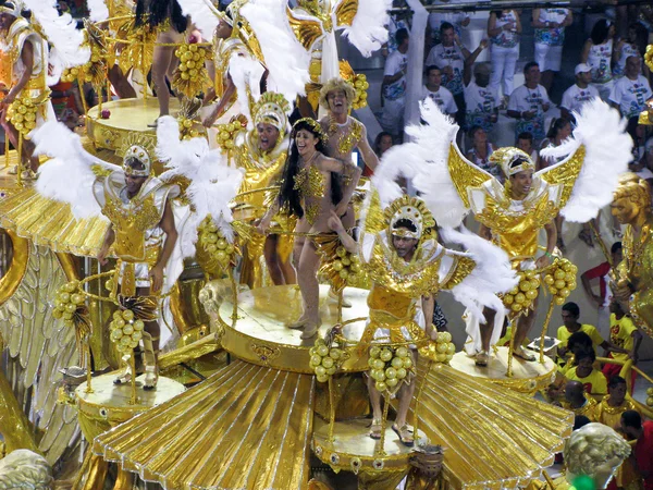 Рио-де-Жанейро, Бразилия - 23 февраля: удивительная экстравагантность во время ежегодного карнавала в Рио-де-Жанейро 23 февраля 2009 года — стоковое фото