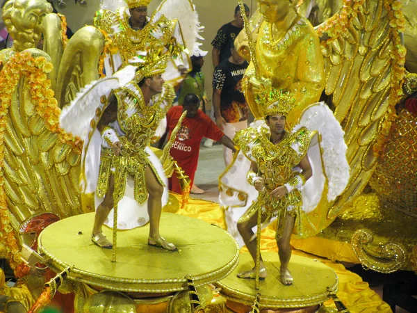 Rio de Janeiro, Brasil - 23 de fevereiro: incrível extravagância durante o Carnaval anual no Rio de Janeiro em 23 de fevereiro de 2009 — Fotografia de Stock