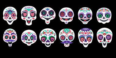 Boyalı şeker heykelcikleriyle dolu.