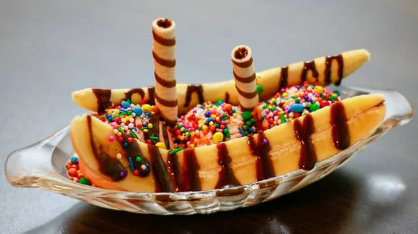 Banana Split Banana Ice Cream Wafer Tubes Colored Dragee — Fotografia de Stock