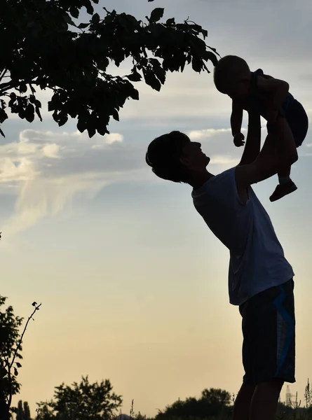 Silhouetten Van Kinderen Achtergrond Van Lint Zonsondergang — Stockfoto