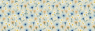 Beyaz papatyaları, mavi çiçekleri ve açık bej arka planda küçük turuncu kır çiçekleri olan kusursuz vektör desenleri. Tekstil, duvar kâğıtları ve yaz tasarımları için şablon