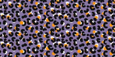 Lavanta arka planında siyah lekeli ve turuncu beyaz aksanlı kusursuz vektör leopar deseni. Moda, tekstil ve ambalaj için moda hayvan derisi dokusu tasarımı