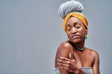 Güzellik, Afrika kökenli Amerikalı genç bir kızın portresi. Boşluğu kopyala