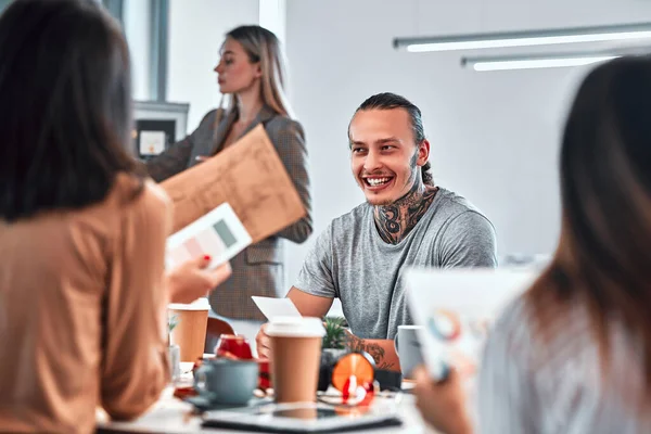 Grupo Diversidade Designers Talentosos Membros Equipe Dos Sonhos Trabalhando Juntos — Fotografia de Stock