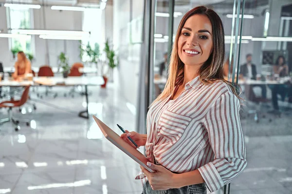 Close View Portrait Pretty Cheerful Business Woman Office Environment Holding — Stock Photo, Image