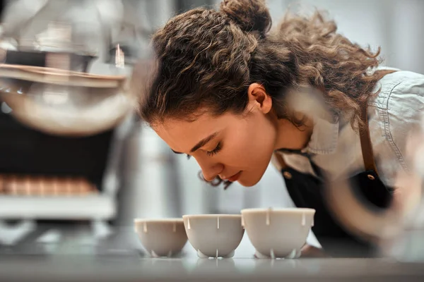 Selective Focus Coffee Shop Workers Checking Coffee Quality Coffee Food — Stock Photo, Image