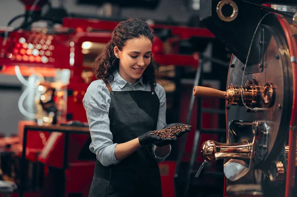 Woman Checking Quality Coffee Beans Standing Roaster Machine Roastery Mixing — Stock Photo, Image
