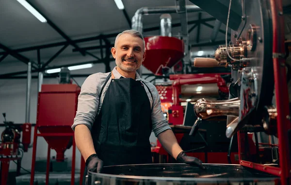 Portrait Smiling Coffee Roaster Standing Roasting Machine Looking Camera Selective — Stock Photo, Image