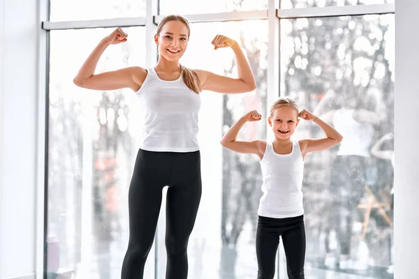 Happy Mother Daughter Showing Strong Hands Gym Looking Camera Fitness — Stock Photo, Image