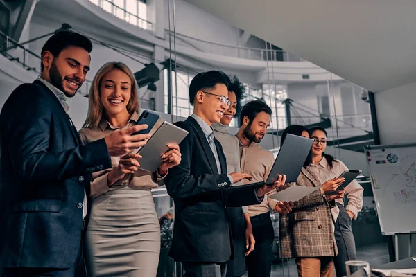 Group Business People Use Digital Tablets Laptops Phones Documents While — Fotografia de Stock