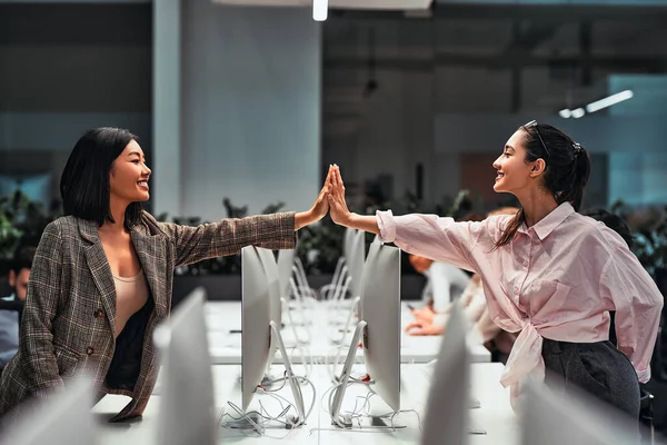 Work Together Team Two Beautiful Business Women Give Each Other — Fotografia de Stock
