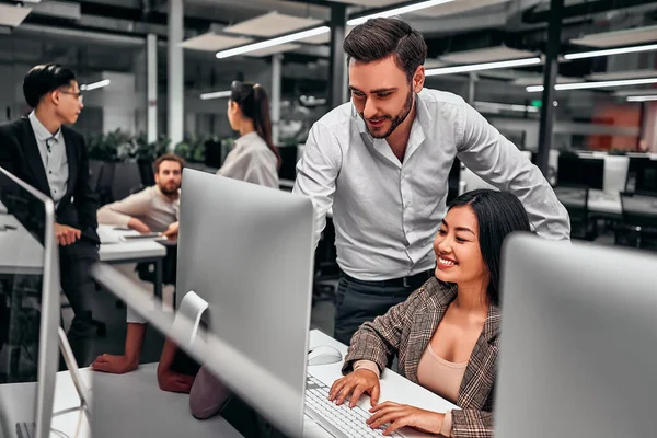 Two Colleagues Work Together Man Shows Work Computer Screen Business — Fotografia de Stock