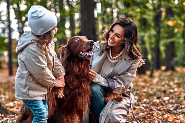 Beautiful Smiling Mother Daughter Purebred Dog Autumn Park Laughter Positive — Stock Photo, Image