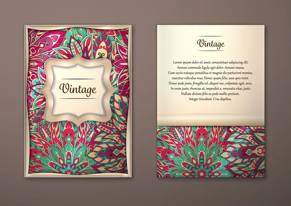 Vintage kaarten met bloemen mandala patroon en ornamenten. — Stockvector