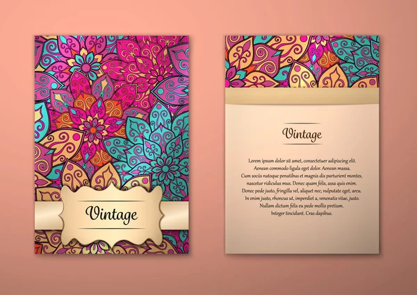 Tarjetas vintage con patrón de mandala floral y adornos . — Vector de stock