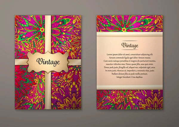 Cartes vintage avec motif mandala floral et ornements . — Image vectorielle