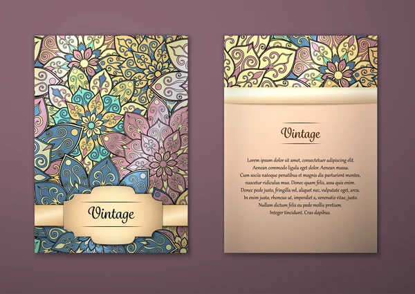 Vintage-Karten mit floralem Mandala-Muster und Ornamenten. — Stockvektor