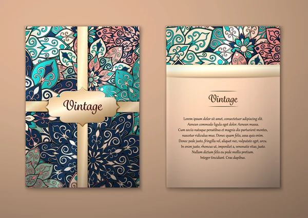 Cartões vintage com padrão de mandala floral e ornamentos . — Vetor de Stock