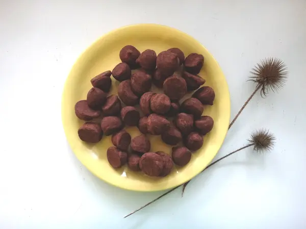 Tasty choco truffels on a plate — Stock Photo, Image