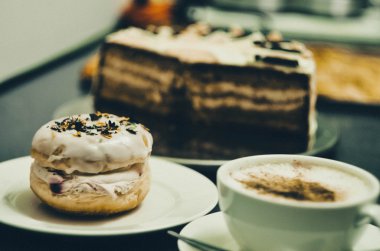 kek, çörek ve kahve