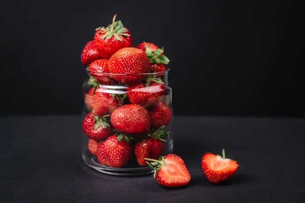 Ripe juicy strawberries in a glass on a dark background — Stock Photo, Image