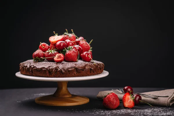 Tuscan chocolate cake with strawberries and cherries — Stock Photo, Image