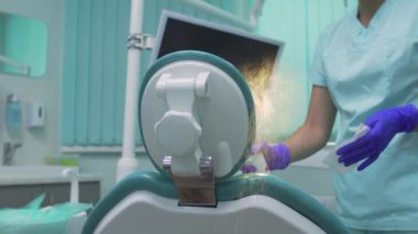 Diş hekimlerinin iş yerlerinde dezenfeksiyon.