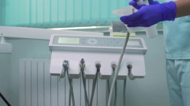 Diş hekimlerinin iş yerlerinde dezenfeksiyon.