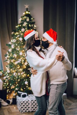 Noel evde, karantinada.