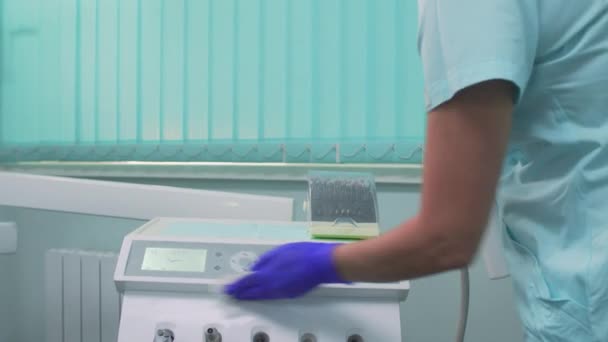 Disinfection of the dentists workplace. — Stock Video