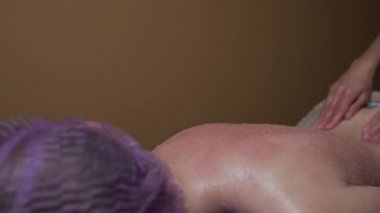 Spa salonundaki tuz fırçası..