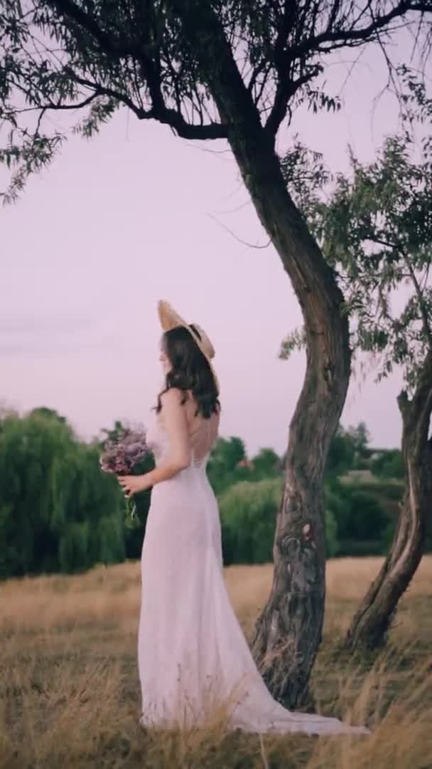 Portrait of a young bride. — Stock Video