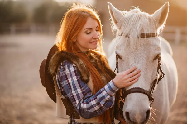 A woman stroking a horse at a ranch. — Stock Photo, Image