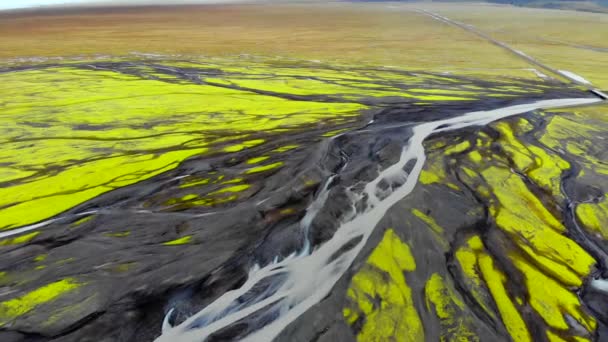 Légi kilátás gleccser folyó delta Izlandon — Stock videók