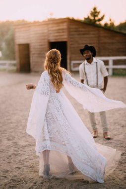 Kovboy tarzı düğün..