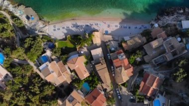 Denize erişimi olan köy.