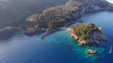 Korfu adasının güzel kıyıları.