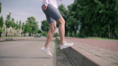 Kadın koşucu eğitimi.