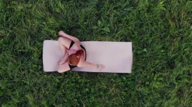 Yoga yapan kadın.