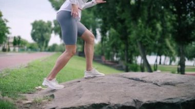 Kadın koşucu eğitimi.