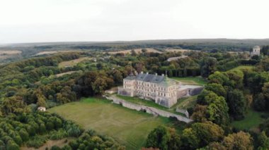 Antik şatonun havadan görünüşü.
