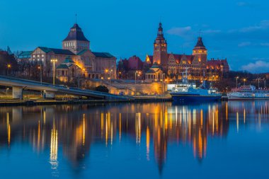 Polonya Szczecin şehirde bir gece Panoraması