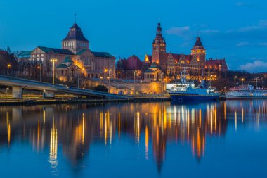 Polonya Szczecin şehirde bir gece Panoraması