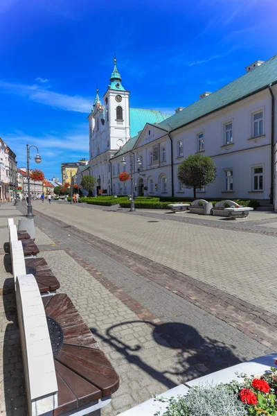 Utsikt över den historiska arkitekturen av mein torget i Rzeszow — Stockfoto