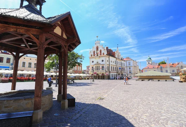 Pohled na historickou architekturu mein náměstí v Rzeszow — Stock fotografie