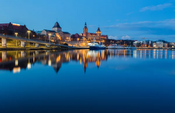 Nachtpanorama der Stadt Szczecin in Polen lizenzfreie Stockfotos